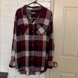 XXL woman’s plaid button down
